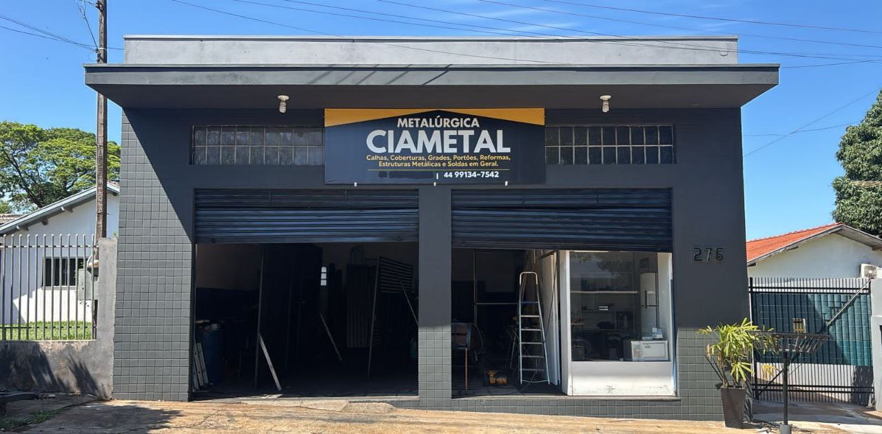 Fábrica de metalurgia com equipamentos de ponta